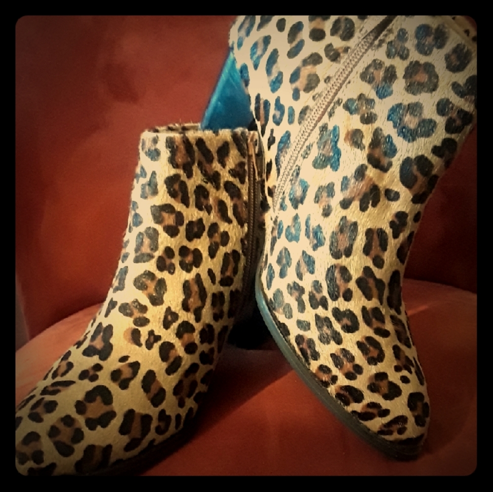 VIONIC ankle boot.